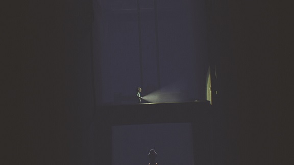 エレベーターの上