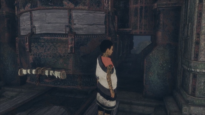 トロッコの脇を抜ける